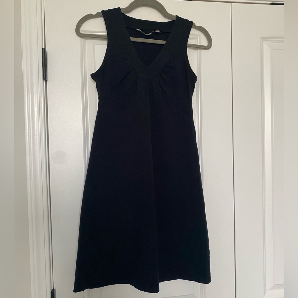 Athleta athleisure dress fit and flare athletic soft v neck tank sleeveless